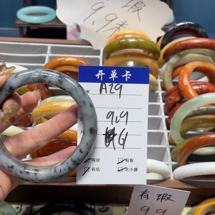 蛇纹石玉手镯未镶嵌薛***姐