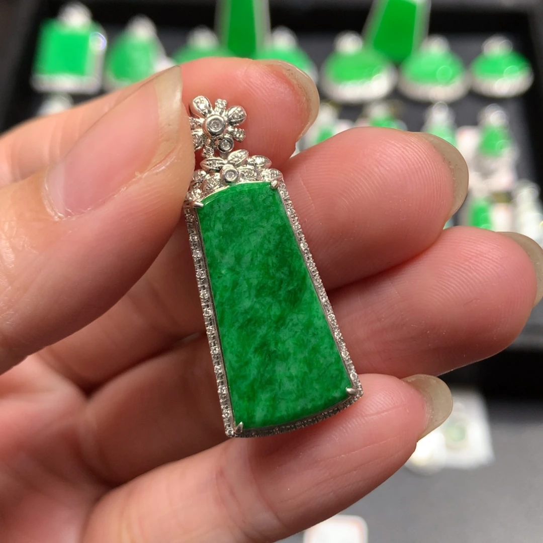 翡翠18K金镶嵌吊坠(不含链)裸石不厚