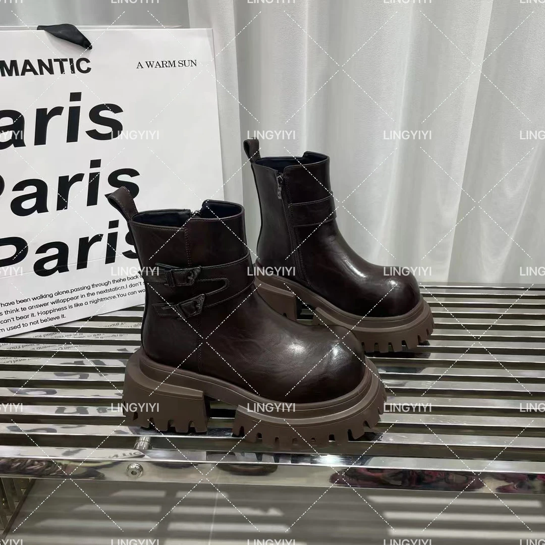 977-1玲一一【倒三角】秋季时尚百搭复古厚底圆头套头靴（7公分）