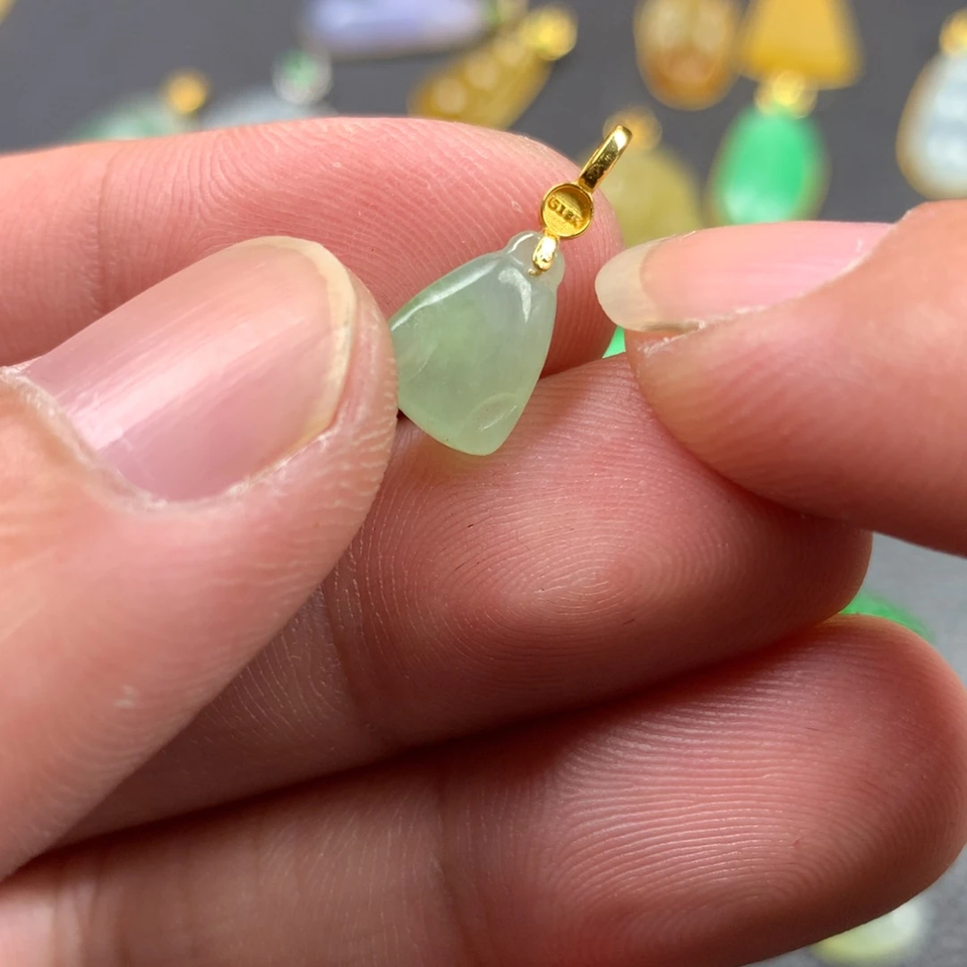 【闪购商品】颈饰18K金镶嵌翡翠翡翠