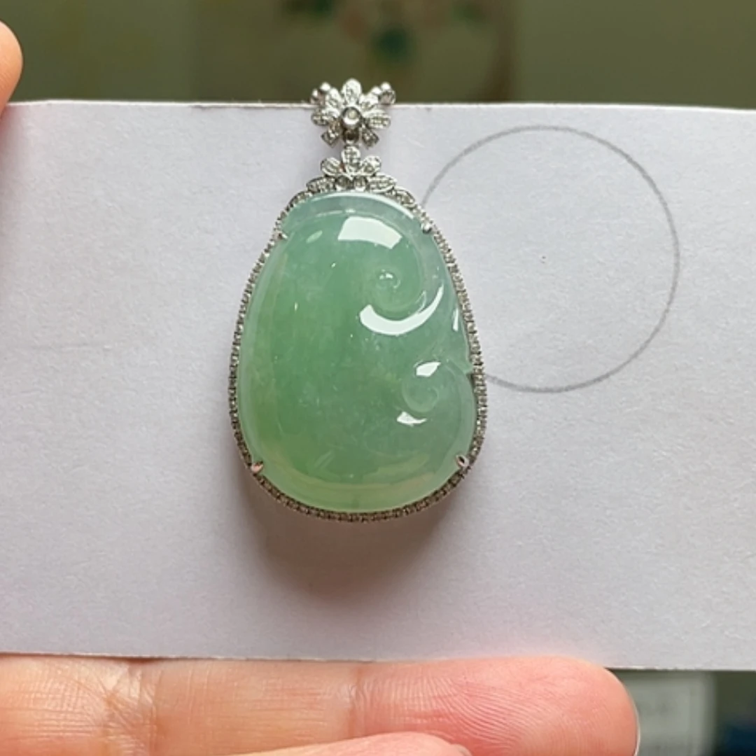 【闪购商品】吊坠(不含链)18K金镶嵌翡翠