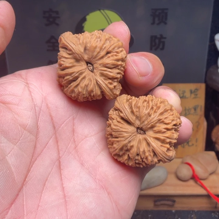 文玩核桃吊坠南疆石38全品