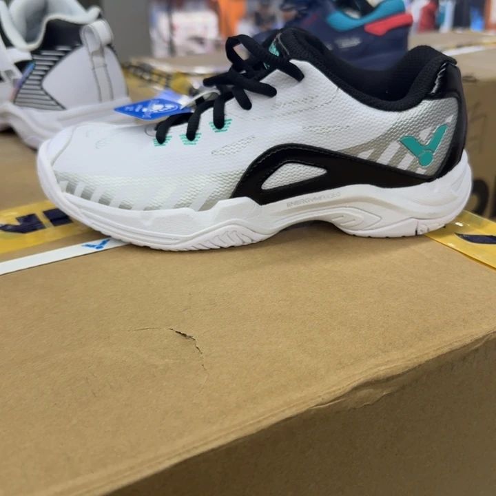 37码羽毛球专业鞋子