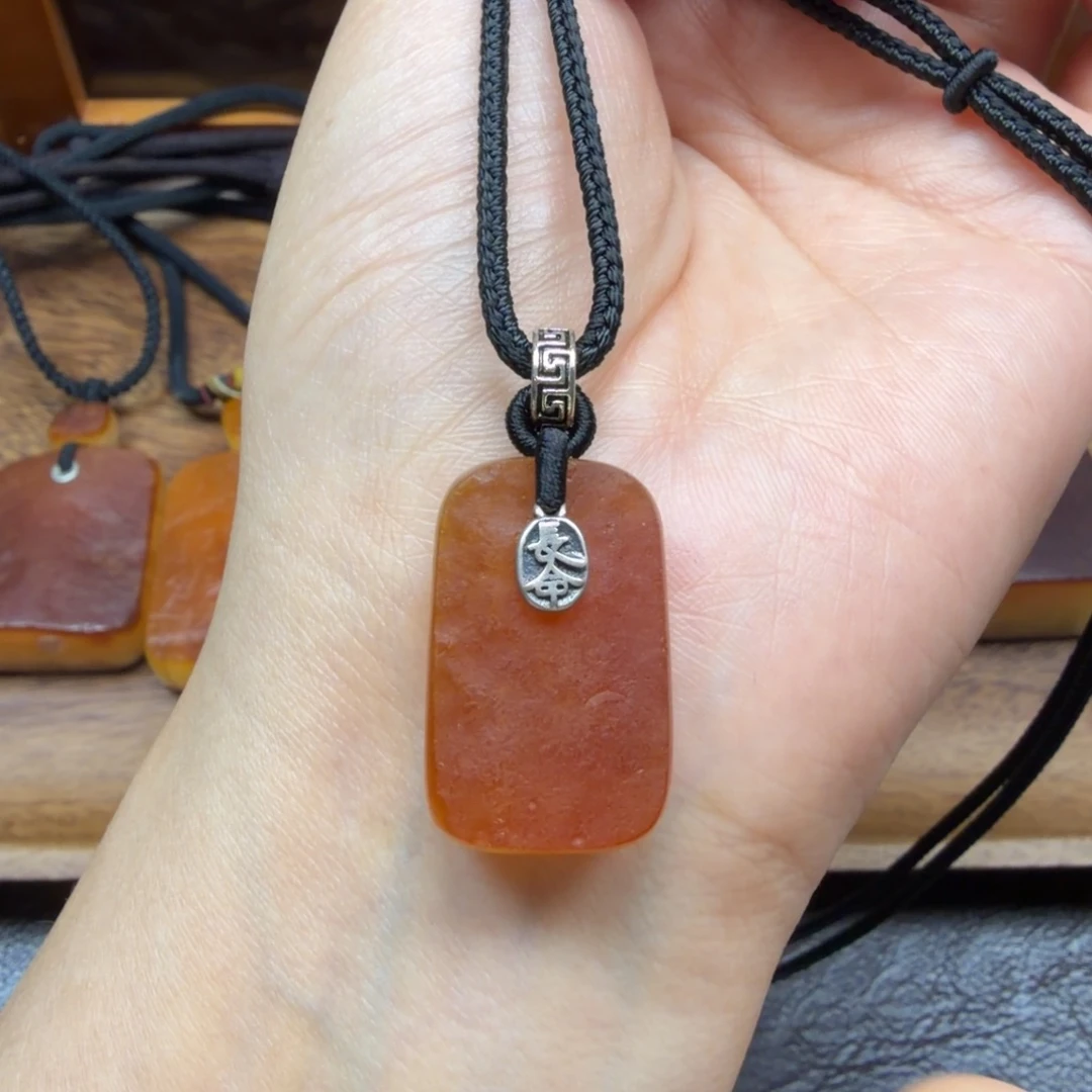 琥珀未镶嵌吊坠(赠链)