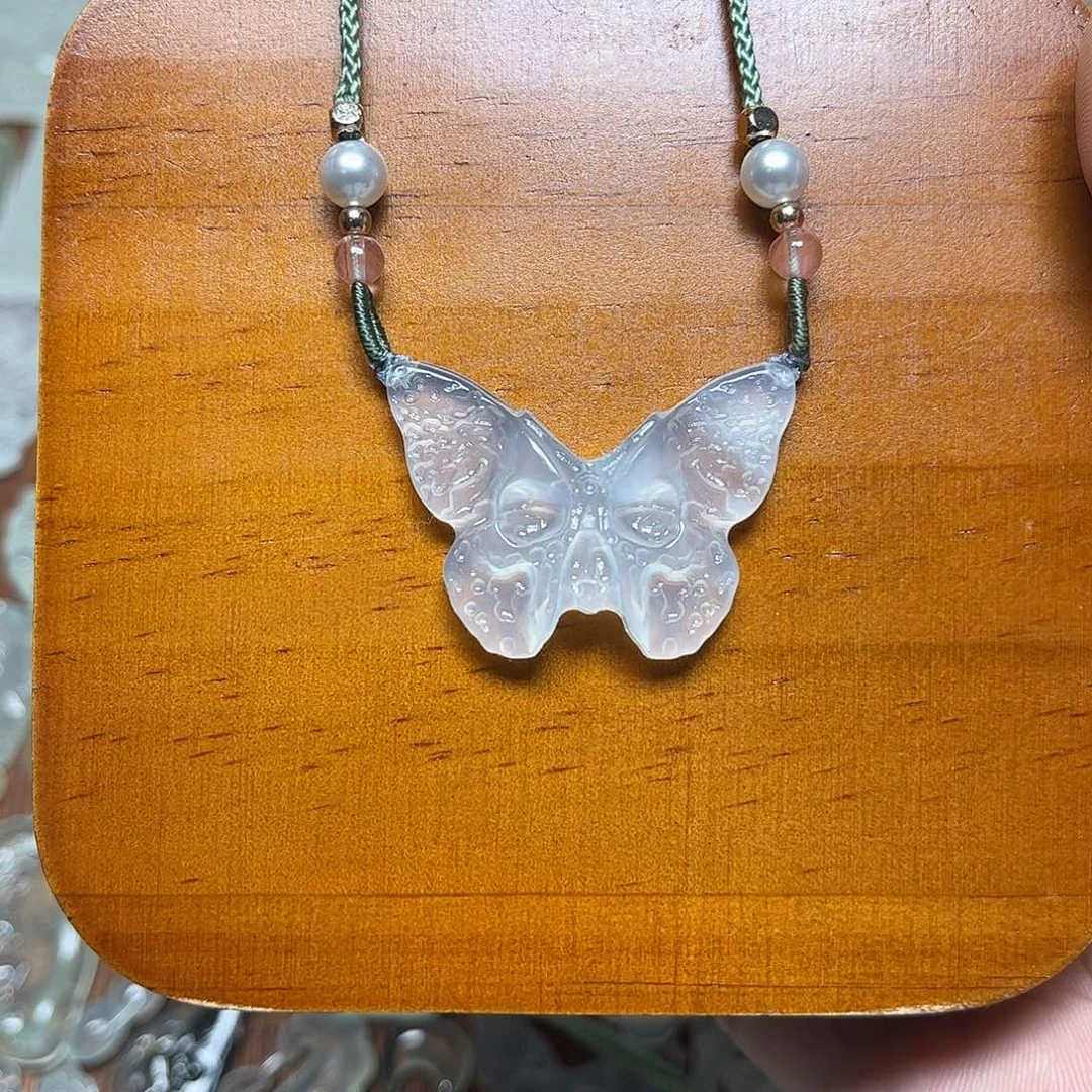 蛇纹石玉未镶嵌颈饰