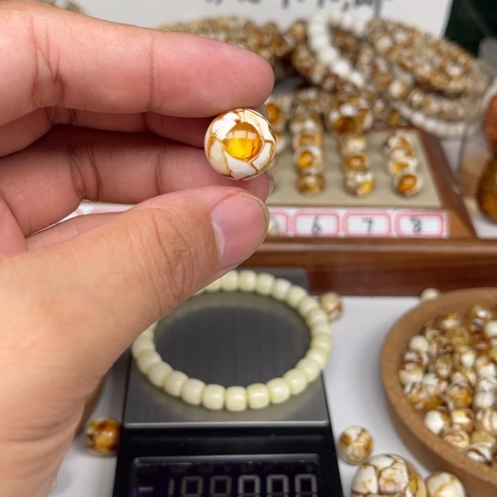 未镶嵌琥珀裸石是*01号