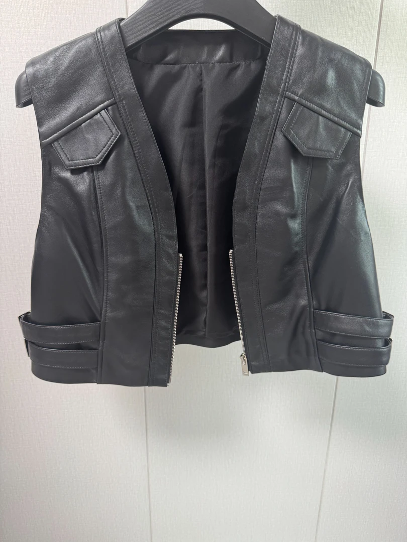 女款黑色皮马甲 短款 拉链门襟 两侧搭扣 无袖机车风 春秋外套