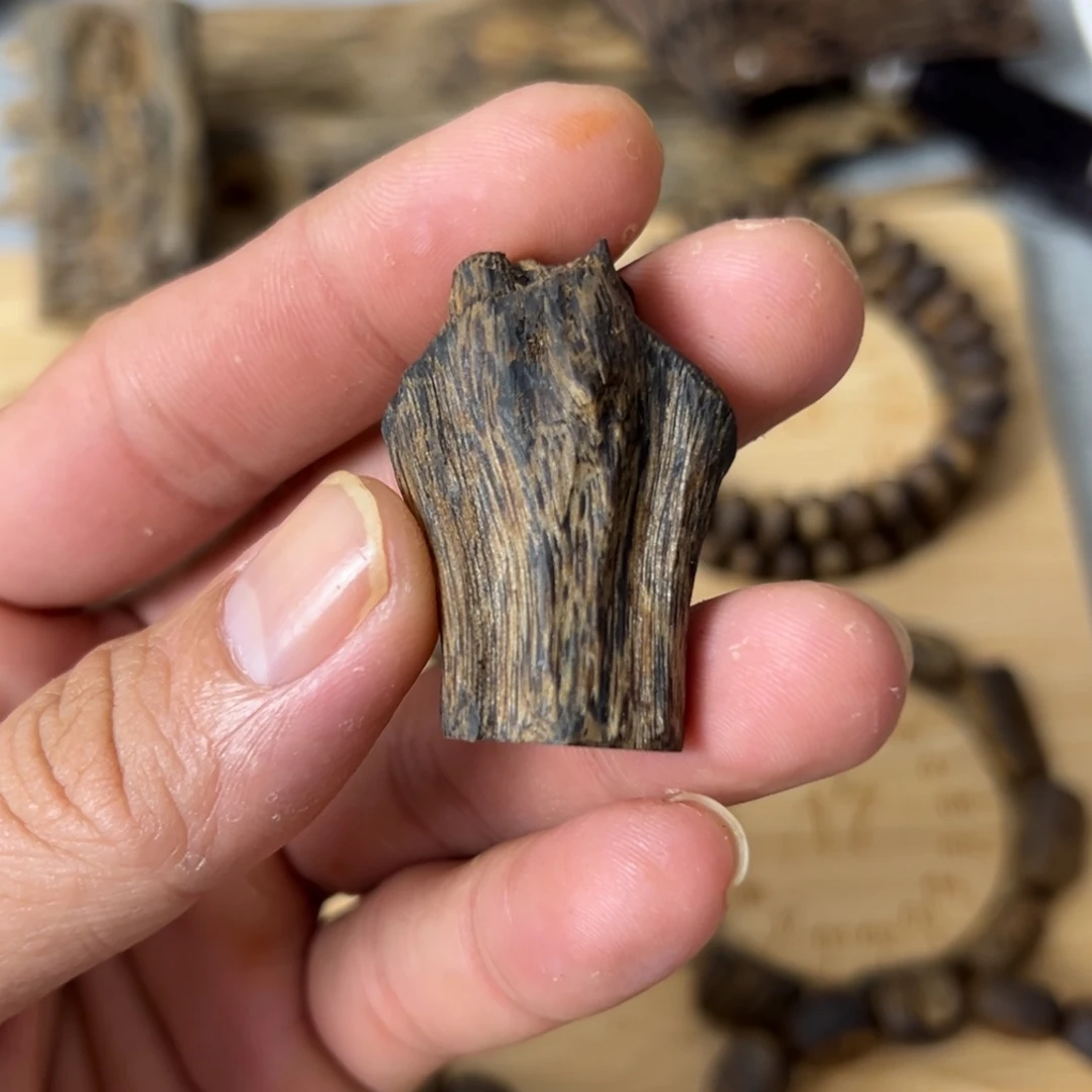 高***军沉香沉香碎屑随型小牌