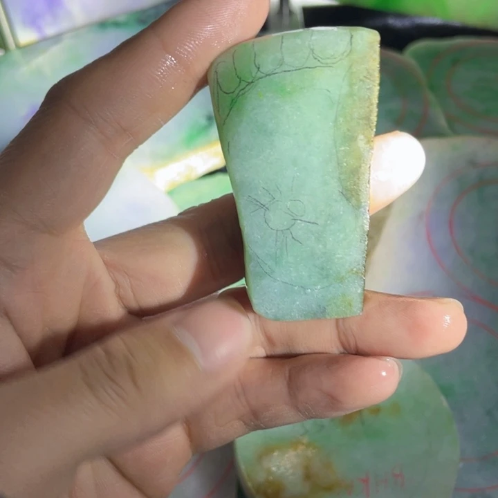 翡翠未镶嵌挂件片料