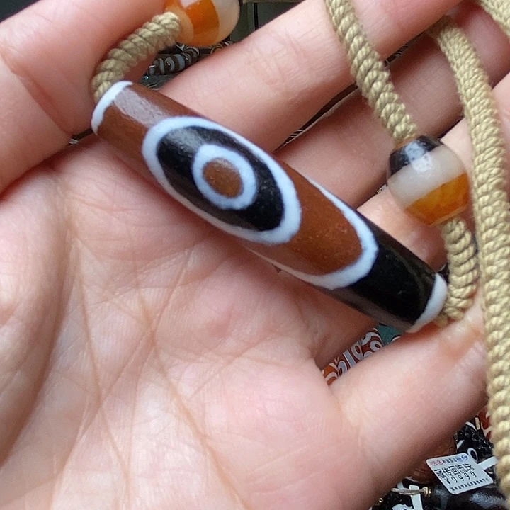 两眼锁骨链发一条