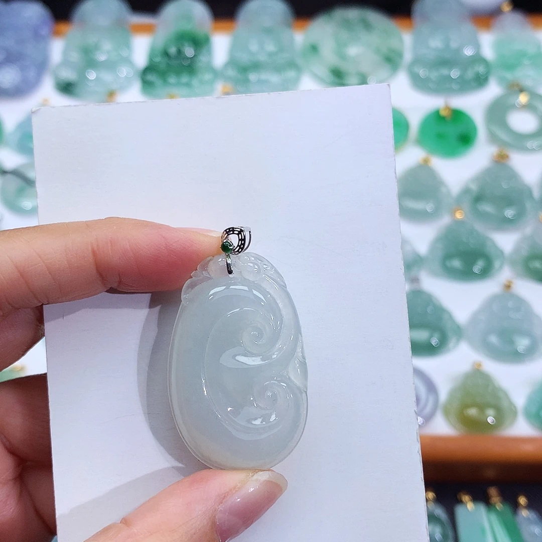 翡翠18K金镶嵌颈饰翡翠吊坠