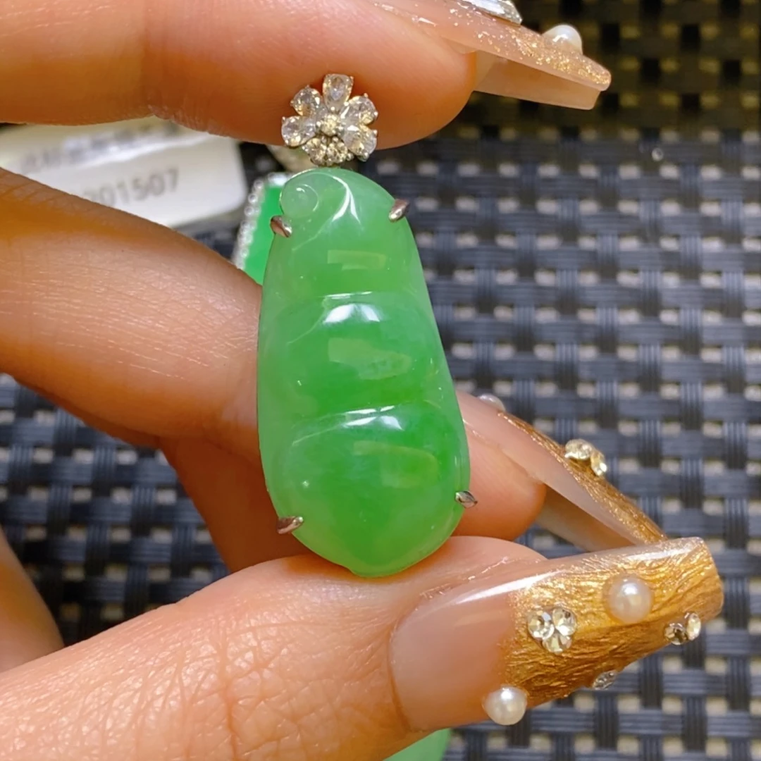 翡翠颈饰银S925镶嵌吊坠