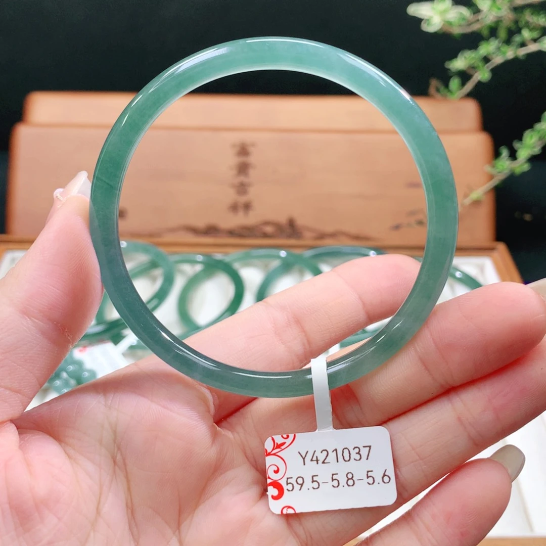 翡翠手镯未镶嵌天然