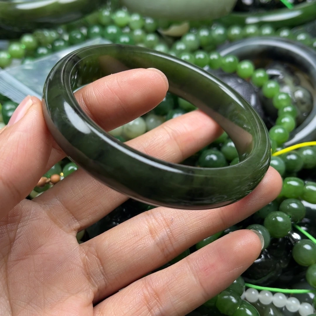 和田玉（碧玉）未镶嵌手镯