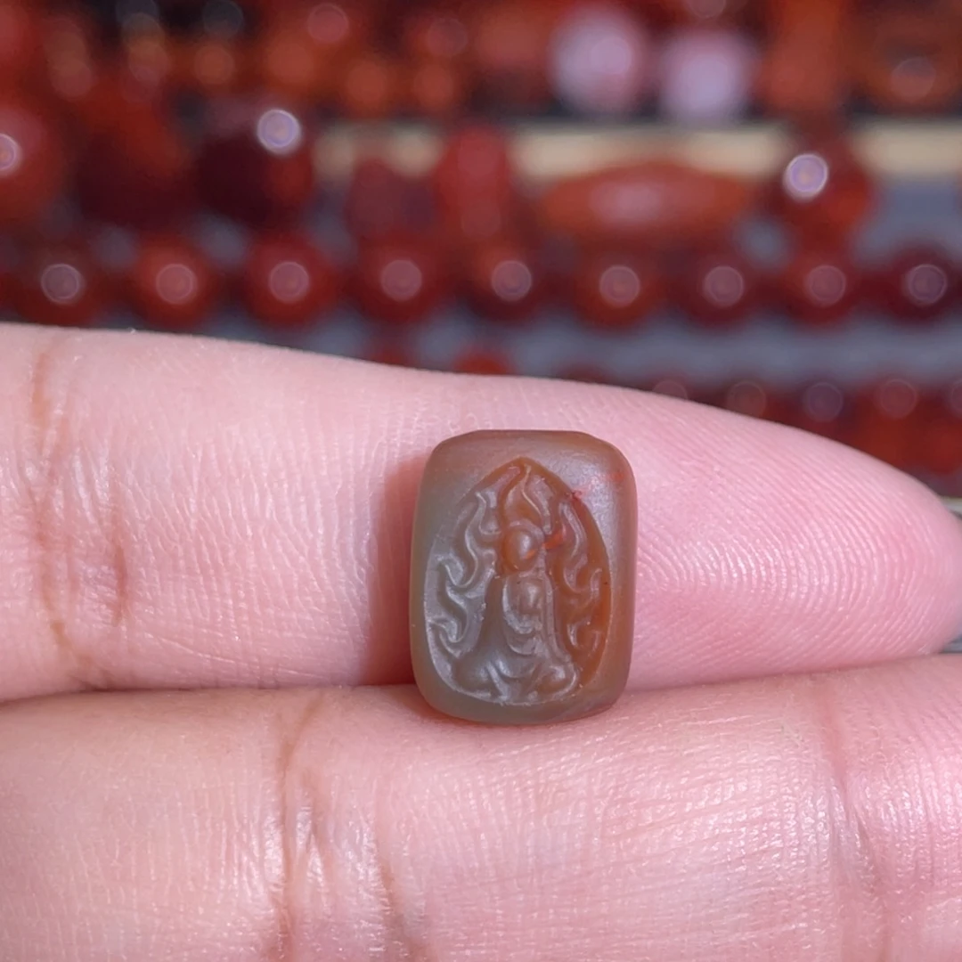 南红玛瑙未镶嵌包浆悟道背云