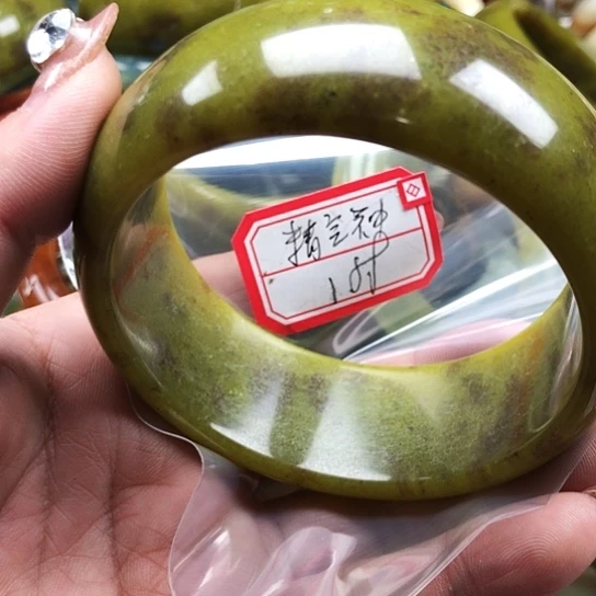 蛇纹石玉手镯未镶嵌精****聊