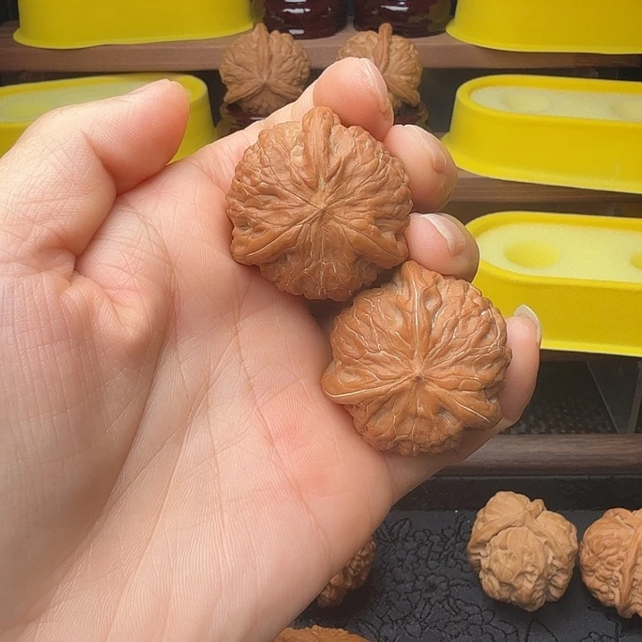 文玩核桃吊坠铁锤