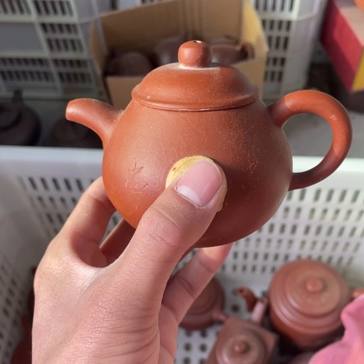 老厂紫砂壶一件。