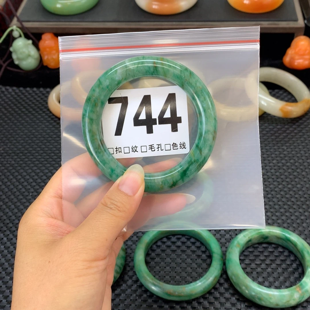 可***爱石英质玉手镯未镶嵌