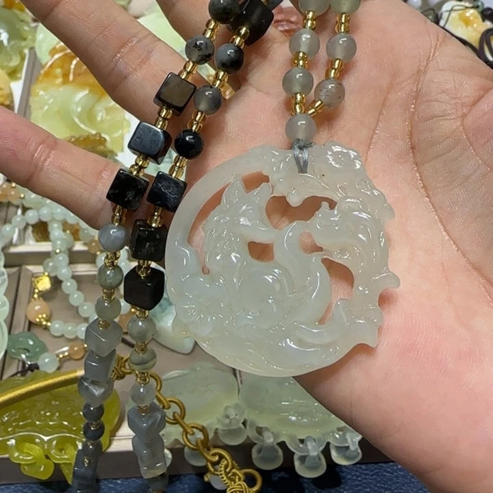 蛇纹石玉吊坠未镶嵌