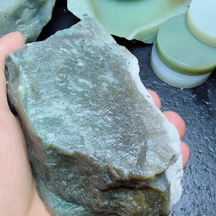 和田玉（糖玉）未镶嵌珠宝奇石