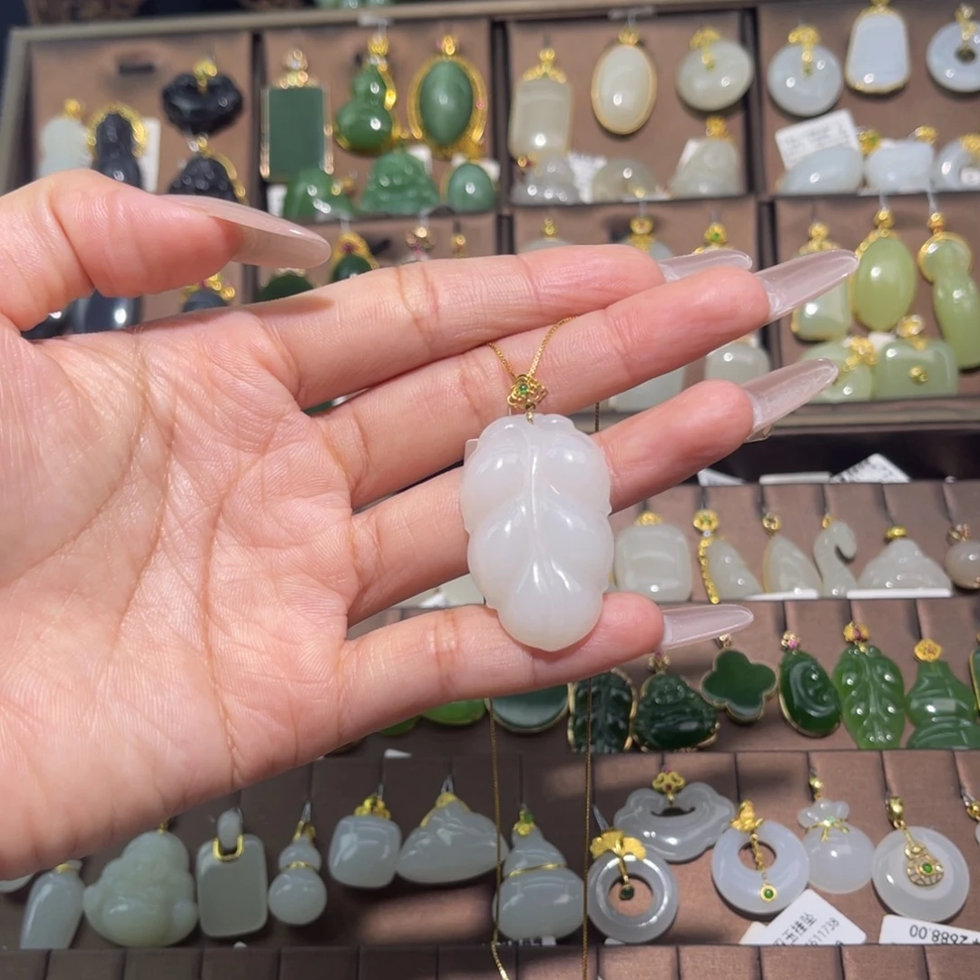 和田玉18K金镶嵌吊坠(赠链)