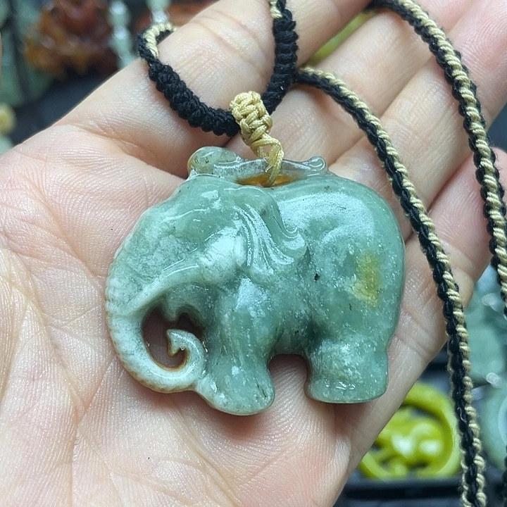 未镶嵌蛇纹石玉颈饰