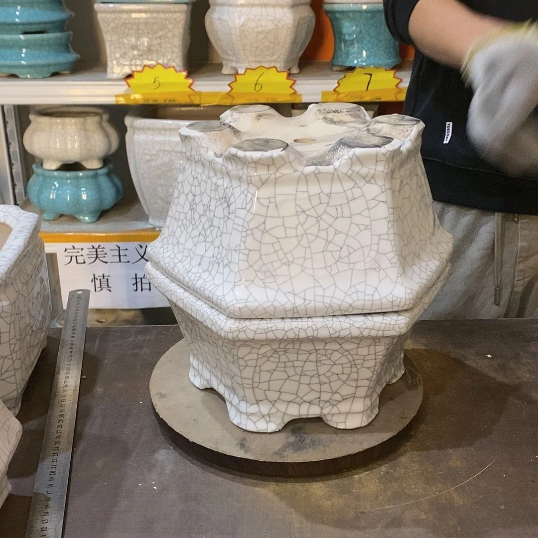 云**步瑕疵花盆花盆里的