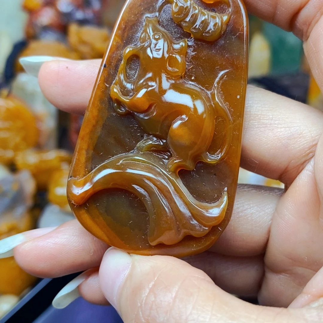 石英质玉（黄龙玉）未镶嵌颈饰