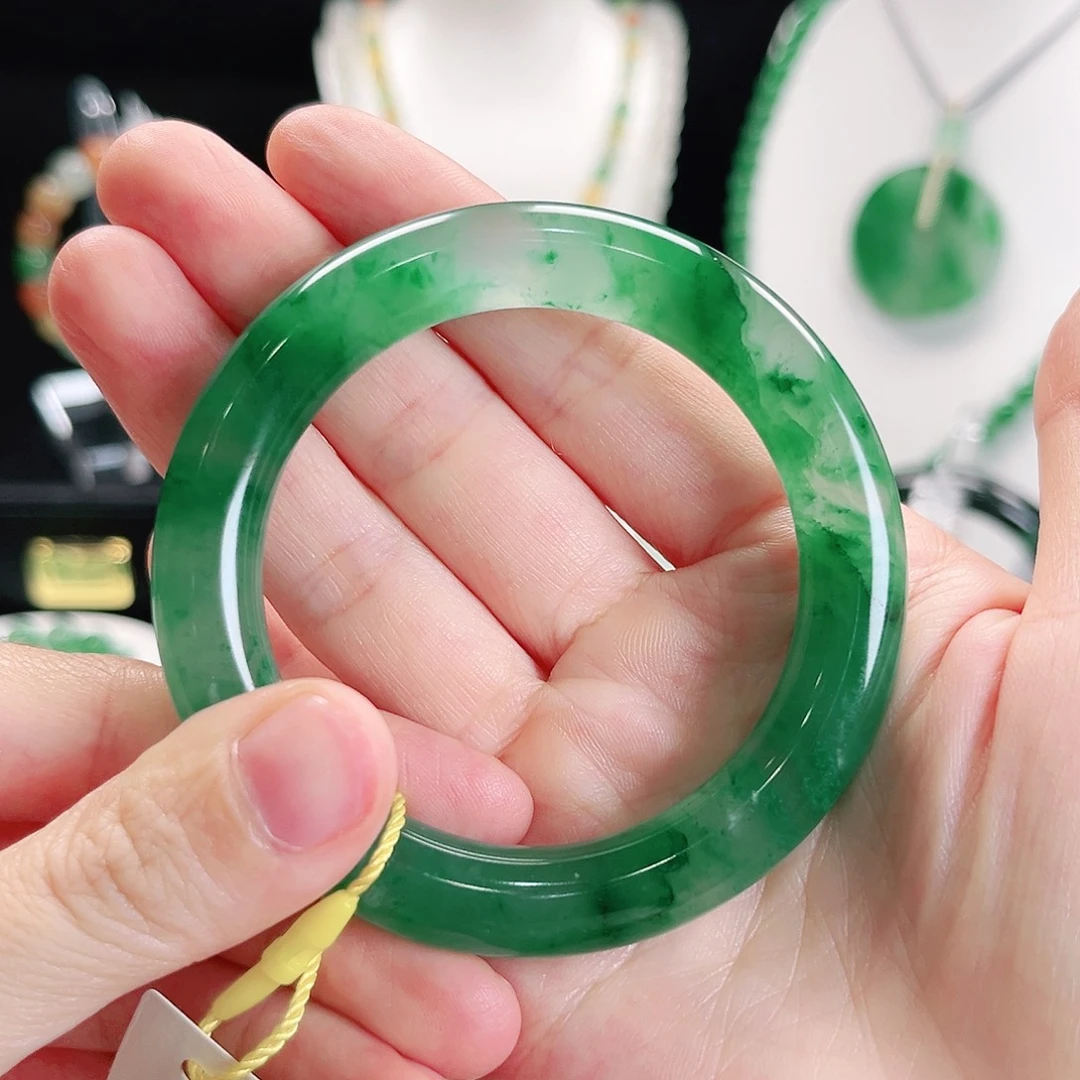 未镶嵌手镯石英质玉