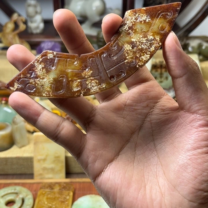 颈饰未镶嵌和田玉（糖玉）