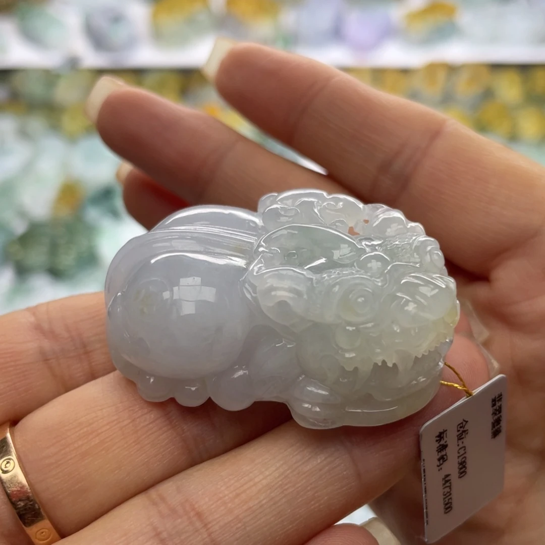 翡翠未镶嵌颈饰貔貅