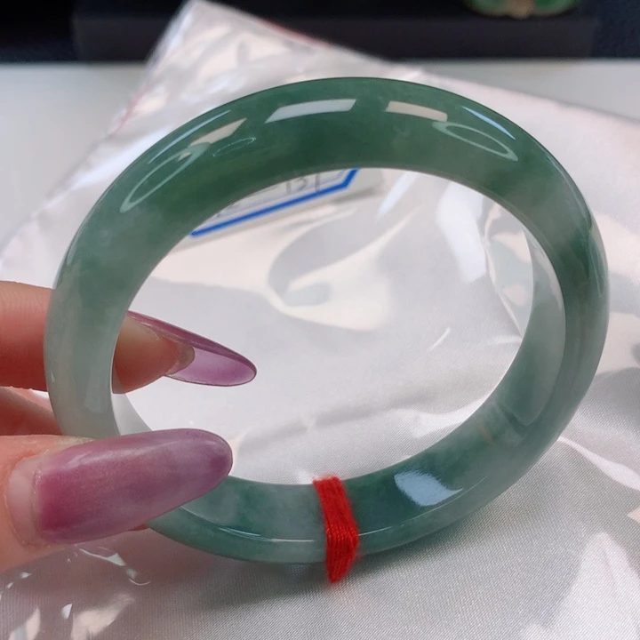 翡翠手镯未镶嵌55圈