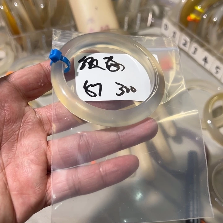 须***。手镯玛瑙/玉髓未镶嵌3单发一根