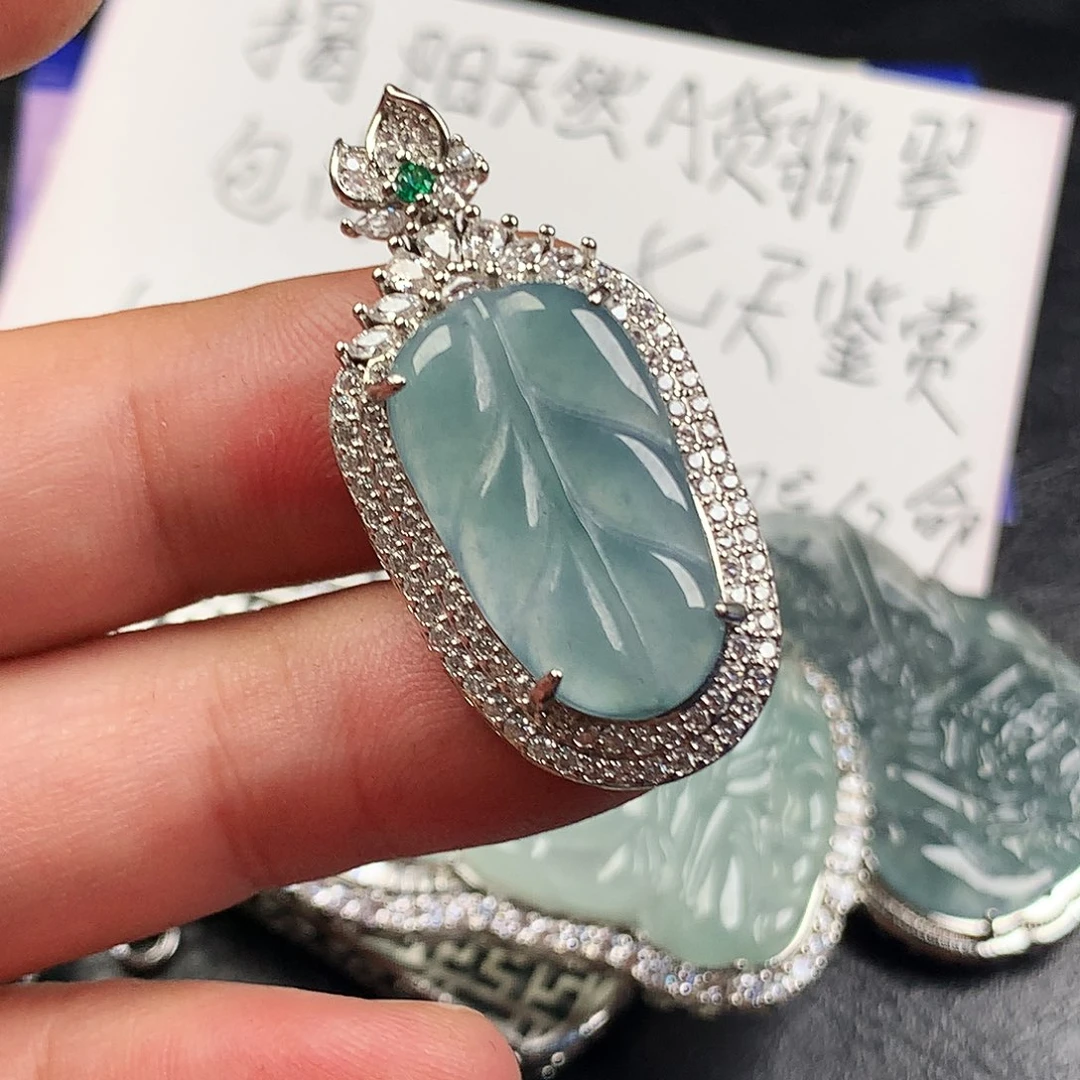 翡翠未镶嵌颈饰叶子