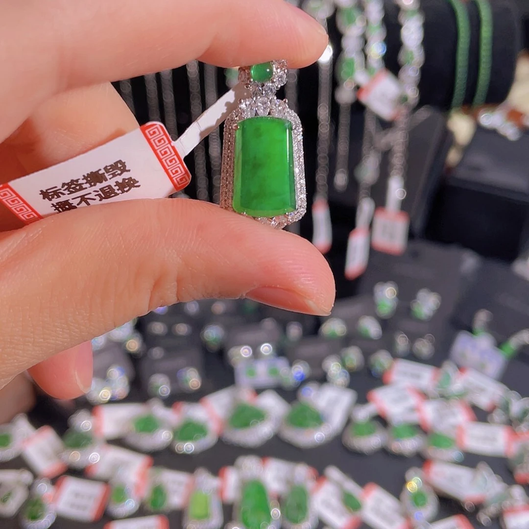 颈饰未镶嵌翡翠吊坠