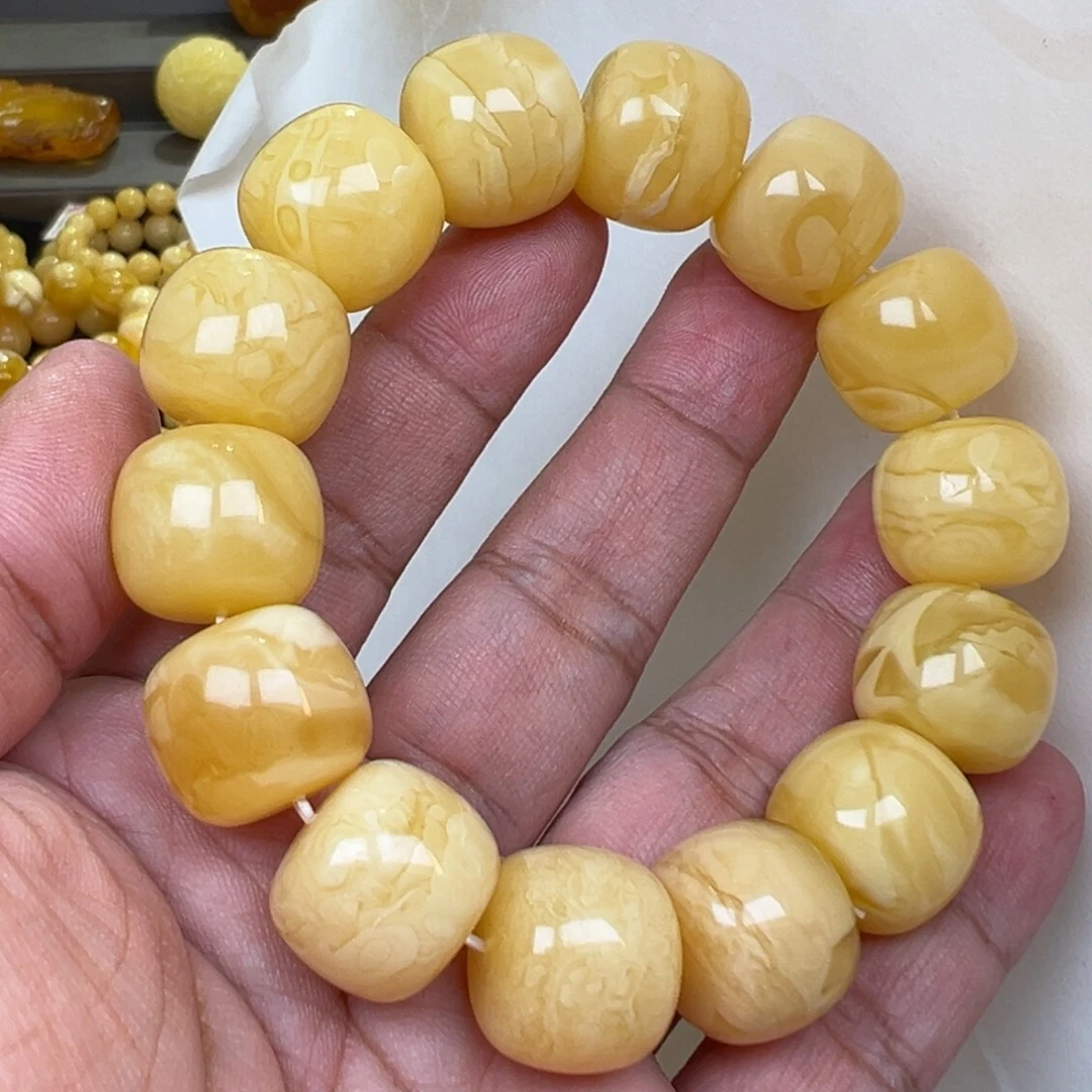 蜜蜡未镶嵌裸石18加49.44克