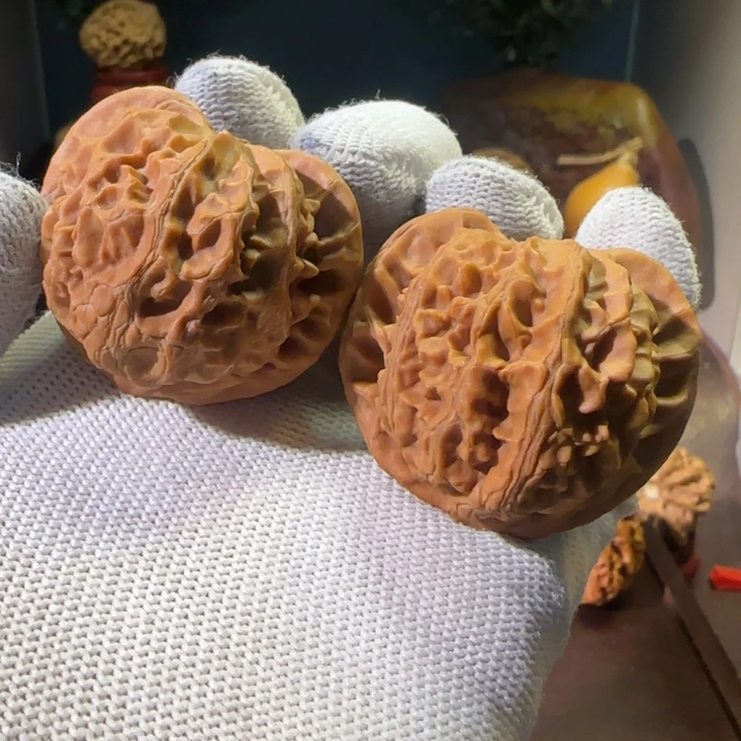 文玩核桃把件宫灯