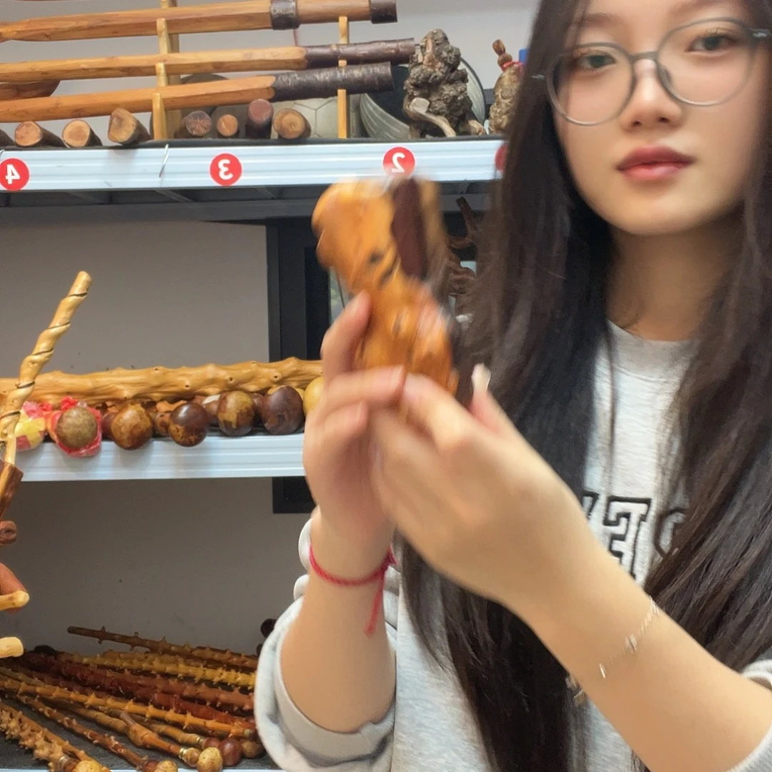 龙***窝云南南对接阴阳残疤手把件