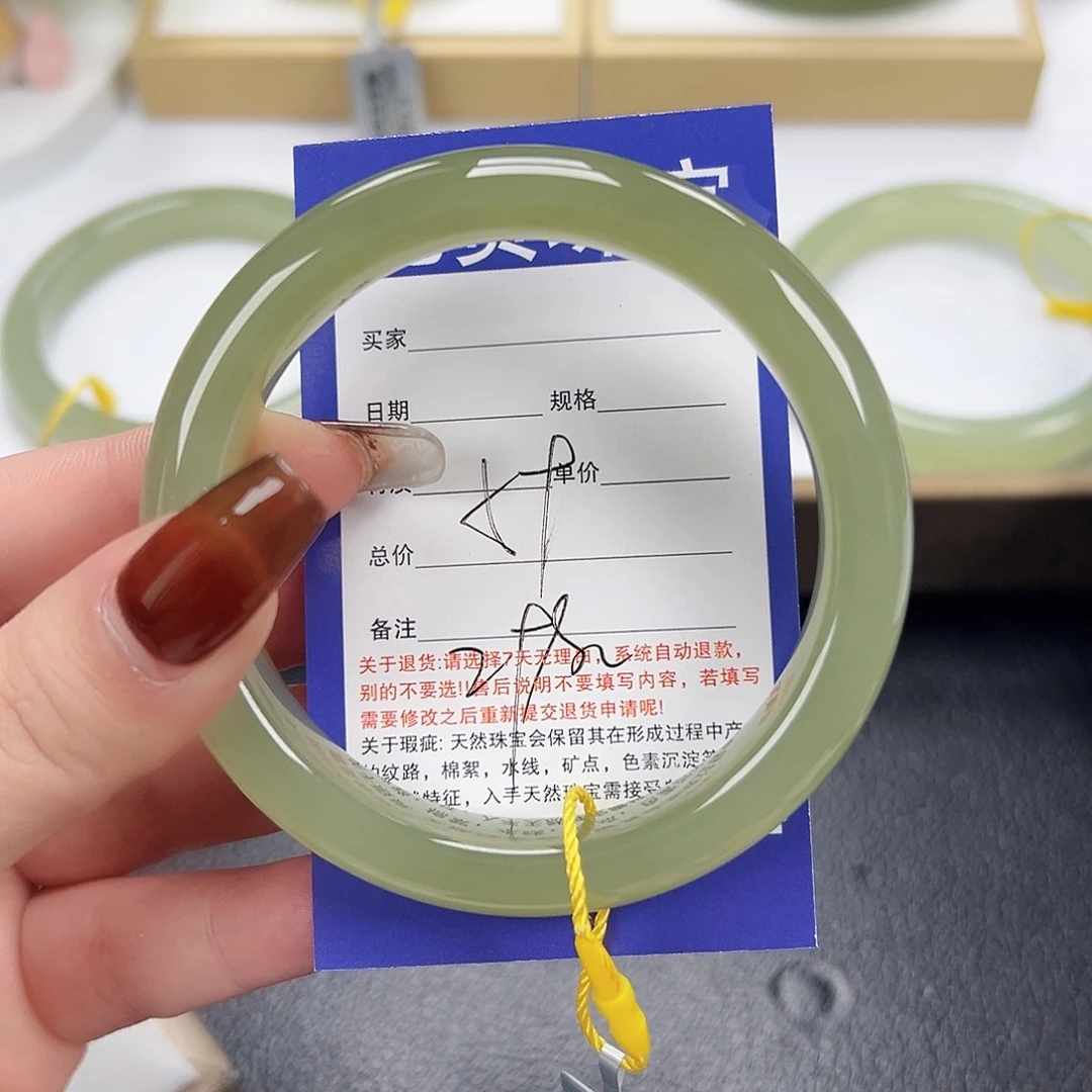 和田玉未镶嵌手镯