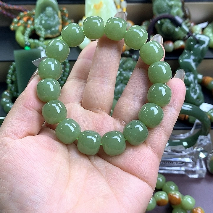 星***空手串未镶嵌透闪石质玉