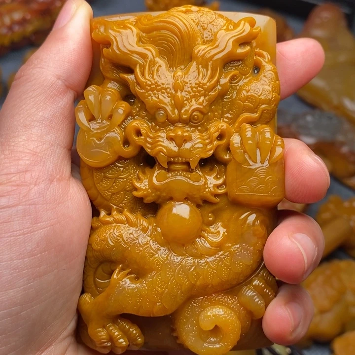 石英质玉（黄龙玉）合金颈饰