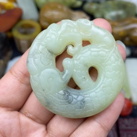 蛇纹石玉未镶嵌颈饰8