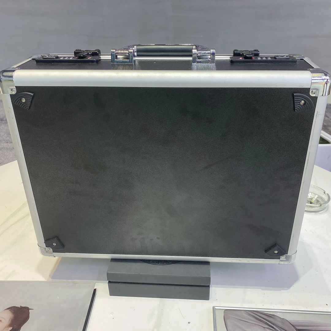 【中泰集团】霸气宠粉王炸礼物 信任无j价W元好礼 精美创意礼品