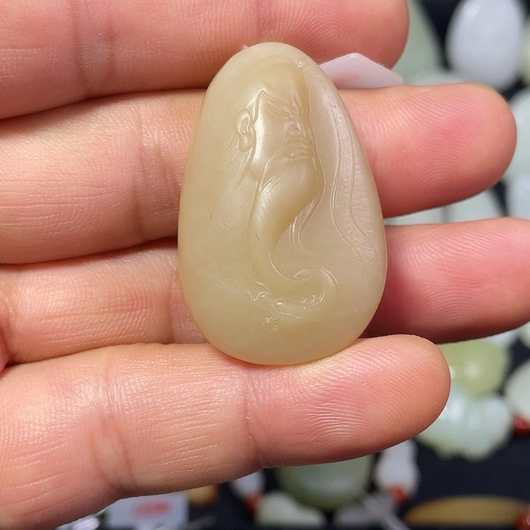 时***苒和田玉未镶嵌颈饰吊坠