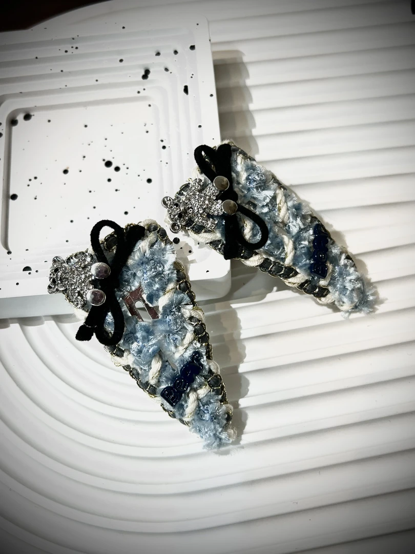 杨大姐推荐《海盐曲奇》韩国新品手工小熊水钻镶嵌刘海碎发BB对夹