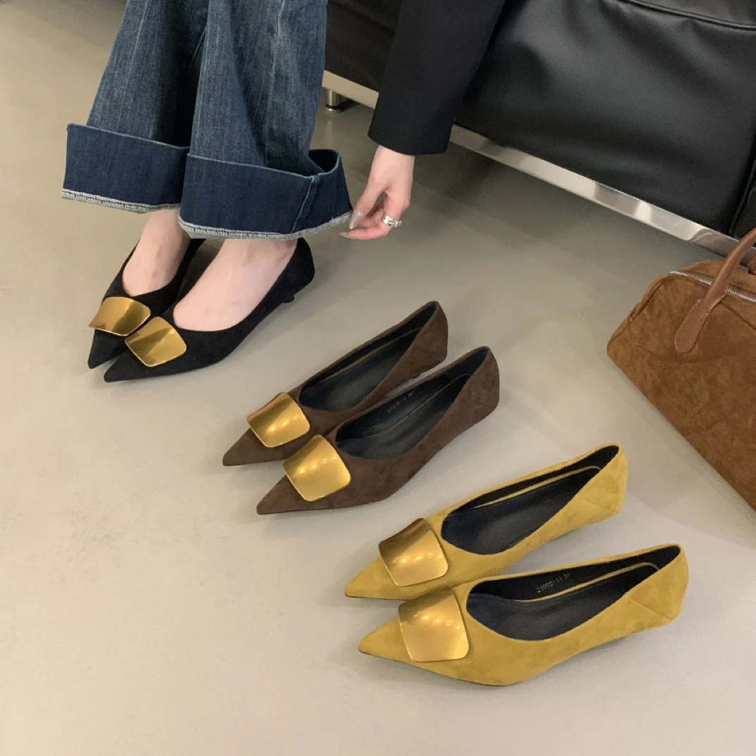 猫跟尖头单鞋女高跟鞋2024春秋新款金属扣气质名媛黑色细跟职业鞋