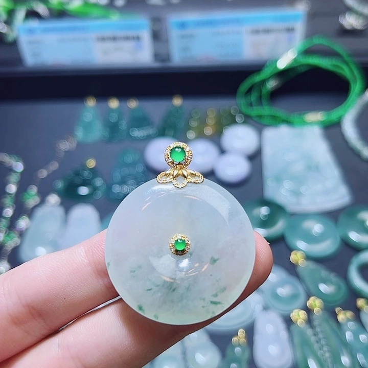 颈饰18K金镶嵌翡翠翡翠