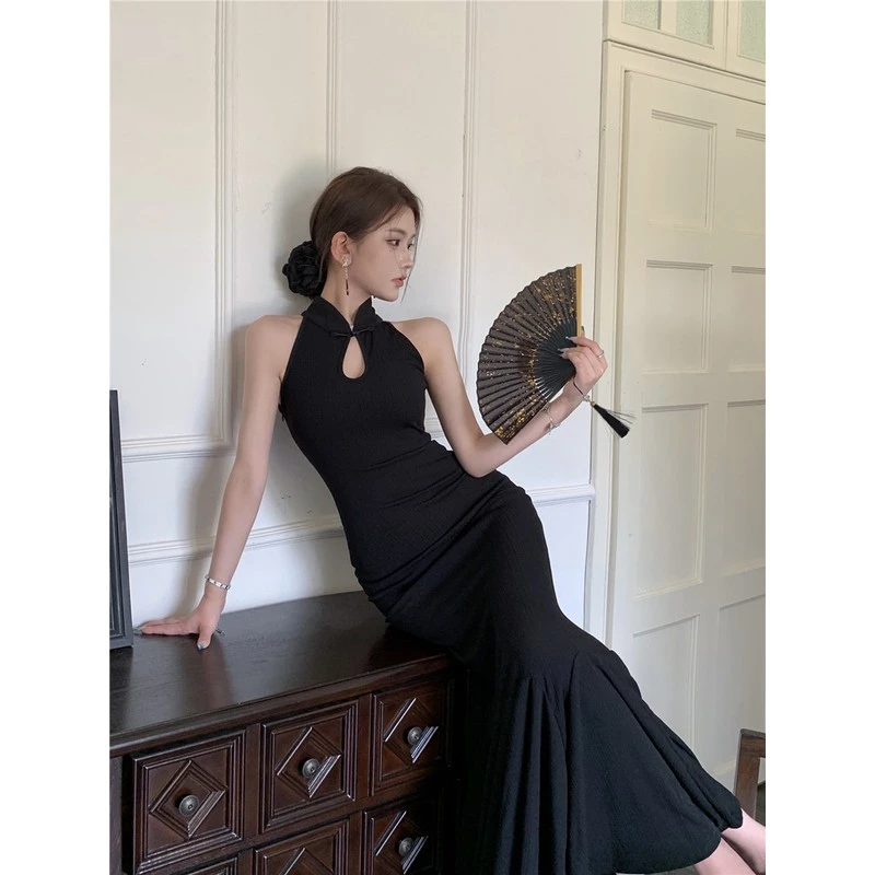 新中式改良旗袍盘扣挂脖连衣裙女夏季复古黑色气质收腰鱼尾长裙子