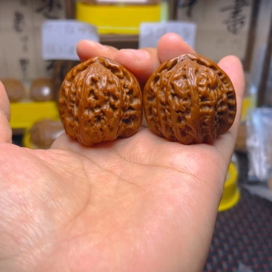 文玩核桃吊坠白狮